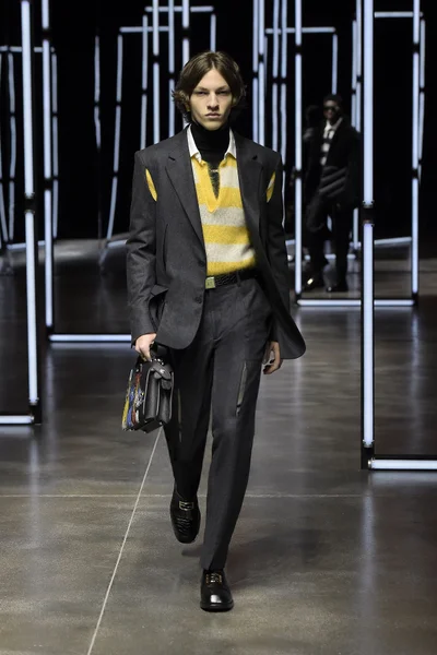 Look 39